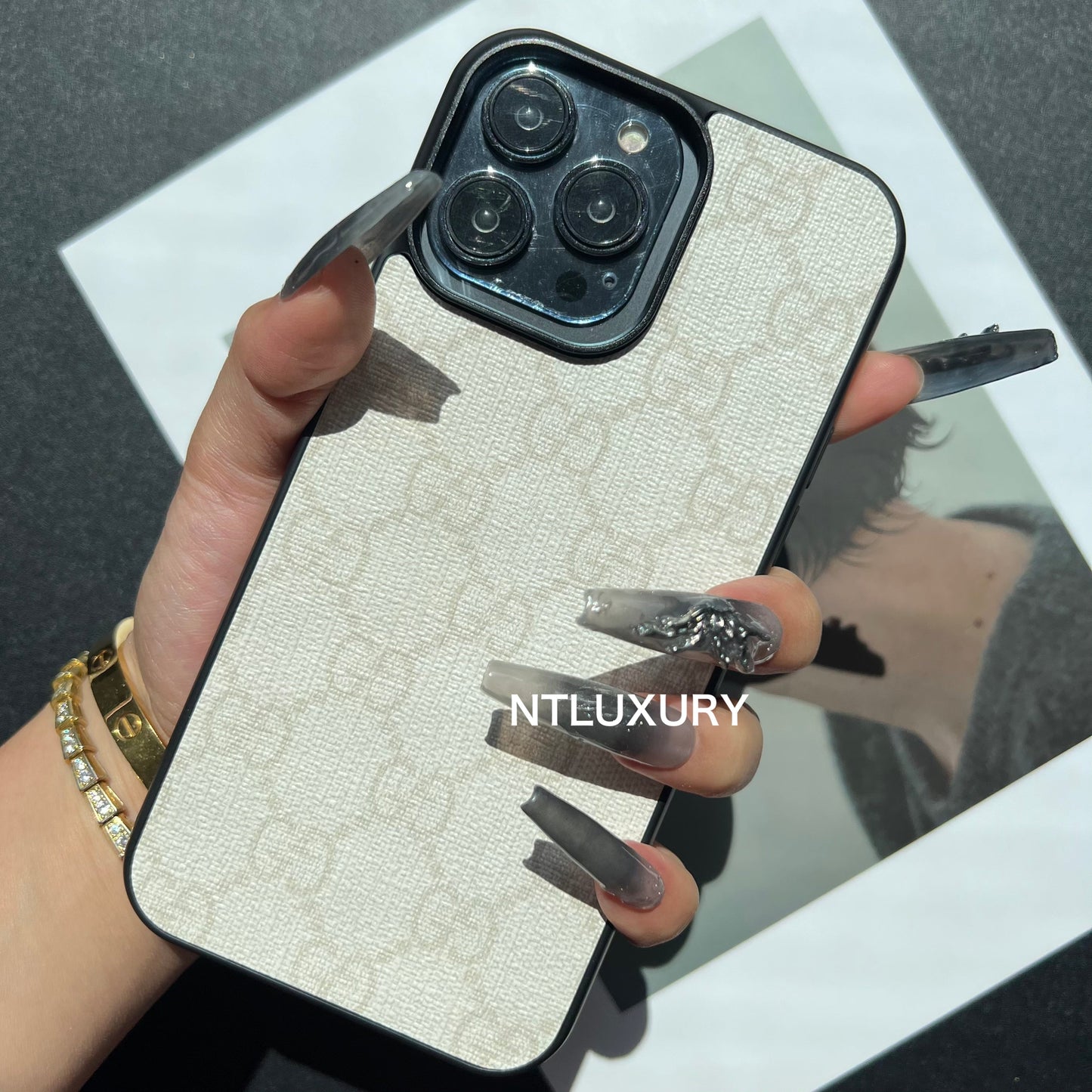 Traditional Love Phone Case (White G)