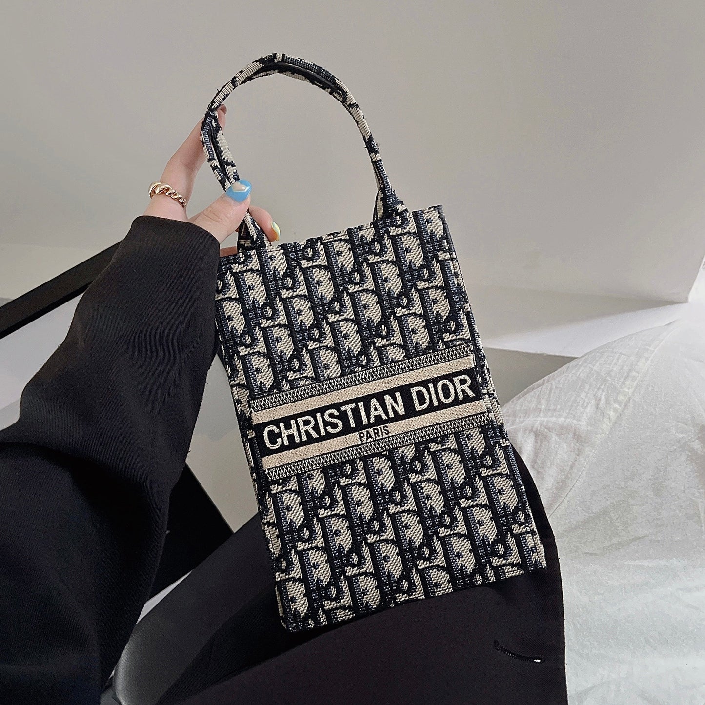 Fancy Adore Design Phone Bag