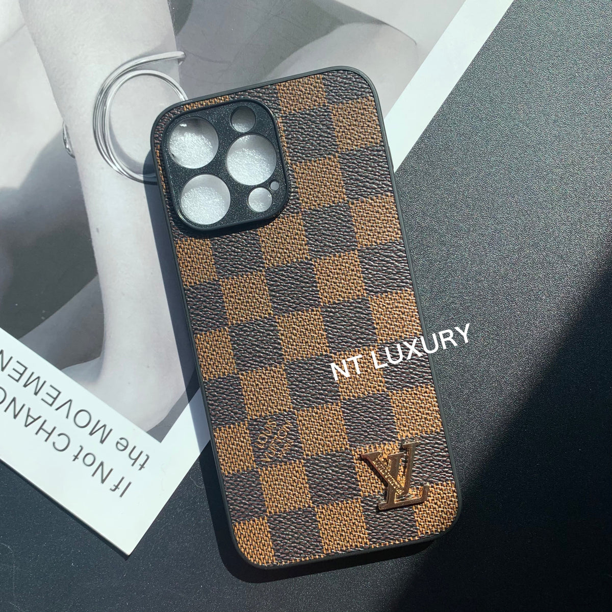 Custodia tradizionale per telefono con protezione della fotocamera (a reticolo marrone)