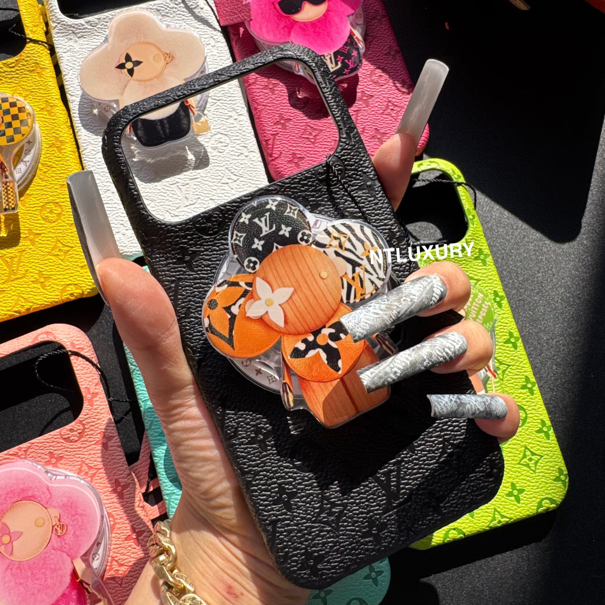 Bunte Design-Handyhülle mit schickem MagSafe-Halter