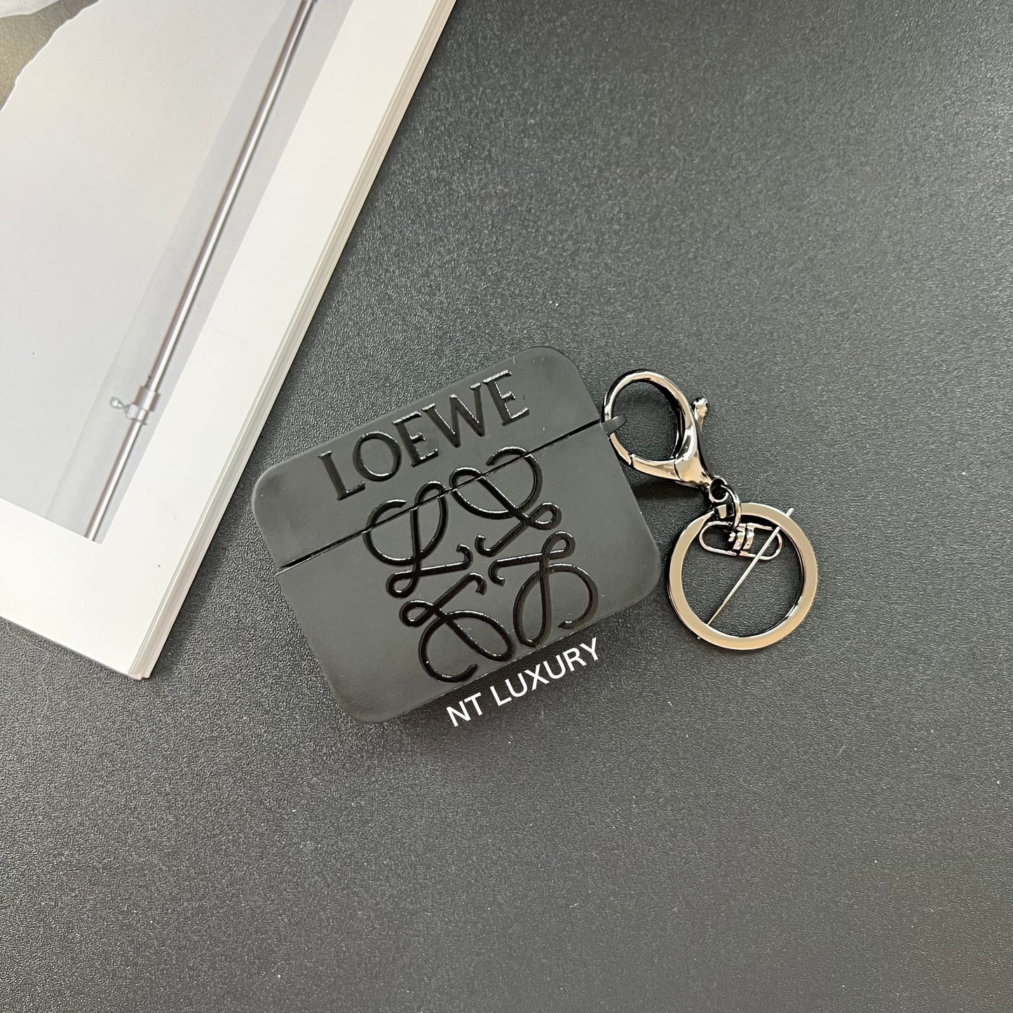 Black Trendy Airpods Case ( L )