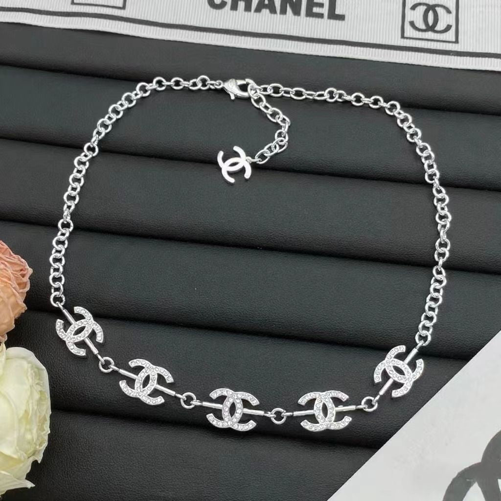 Chic Girl Design Necklace & Bracelet 2 Set (Silver)