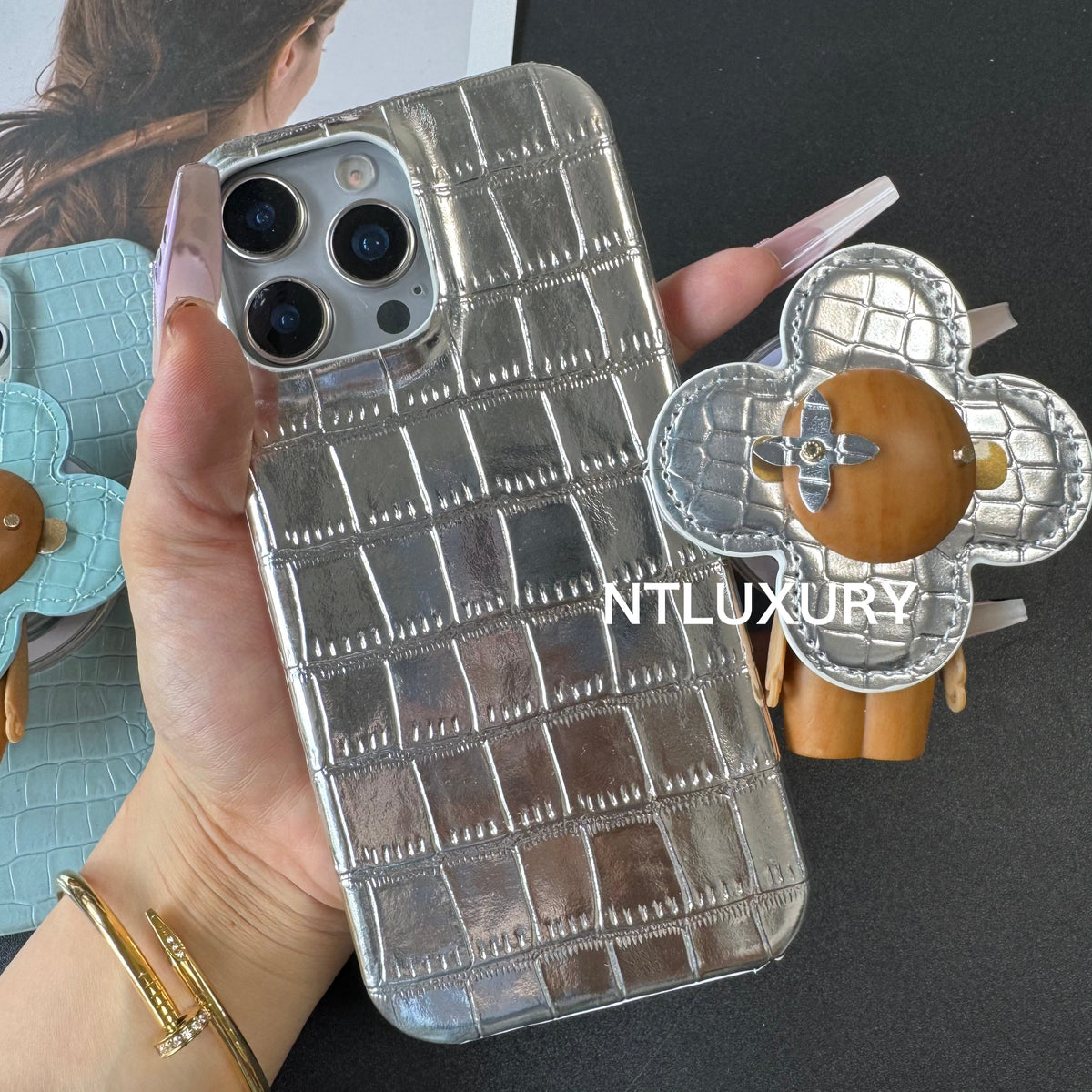 Diseño láser Vivian para iPhone con soporte MagSafe