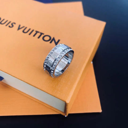 Anillo de diamante con monograma