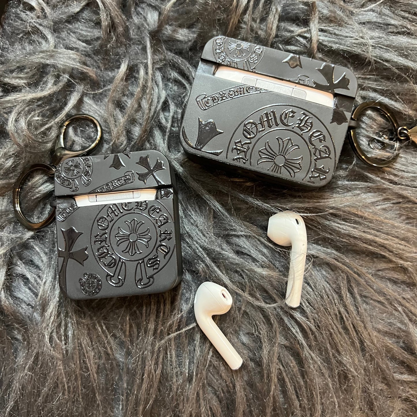 Black Trendy Airpods Case (Full Heart)