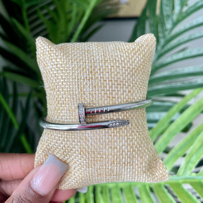 Bracciale con chiodo in argento