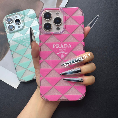 Funda para teléfono con bonito diseño de triángulos