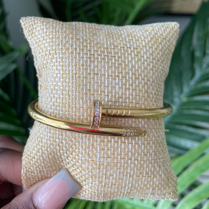 Bracciale con chiodo in oro e diamante