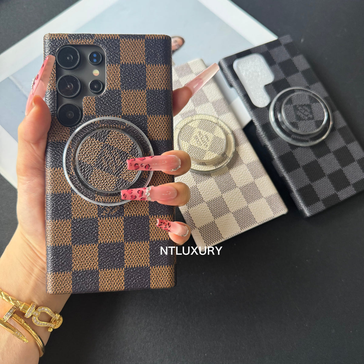 Traditional Love Samsung Case with MagSafe Holder (Latticed Love )