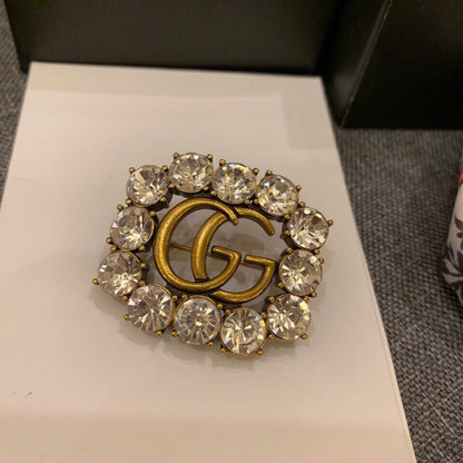 Spilla da ragazza con diamante quadrato Good