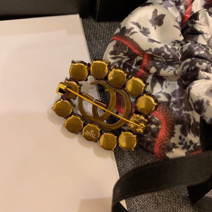 Spilla da ragazza con diamante quadrato Good