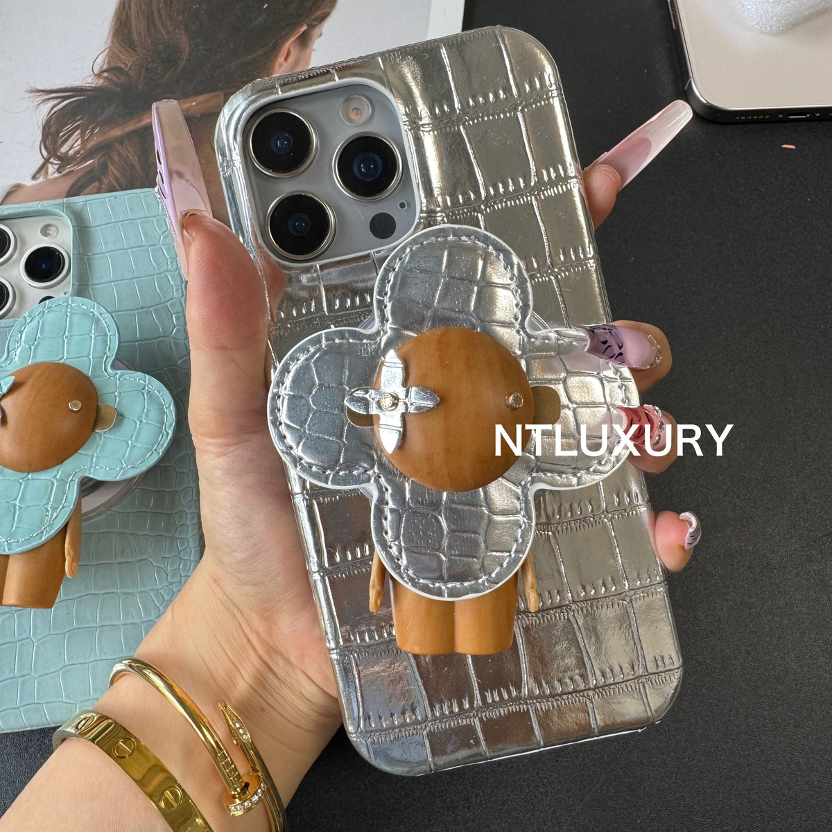 Diseño láser Vivian para iPhone con soporte MagSafe