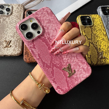 Funda de teléfono con estampado de piel de serpiente y diseño de corazón para iPhone