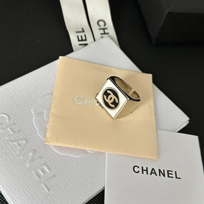 Anello aperto con stella smaltata