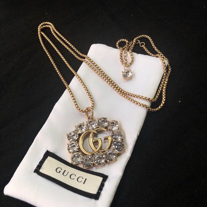 Belle Parure Diamants (boucles d'oreilles, bracelet et collier)