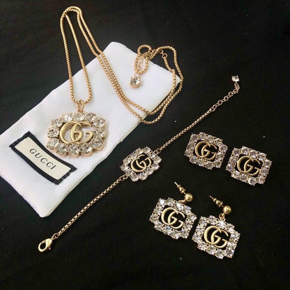Belle Parure Diamants (boucles d'oreilles, bracelet et collier)