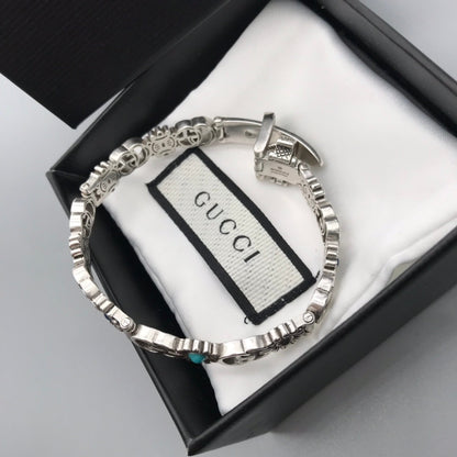 Bracelet au design unique et de bonne qualité