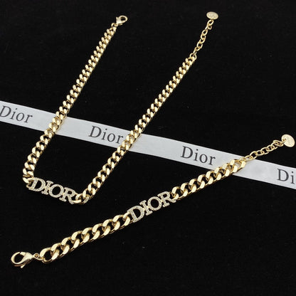 Conjunto de collar, pulsera y anillo con diseño de paloma