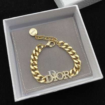 Conjunto de collar, pulsera y anillo con diseño de paloma