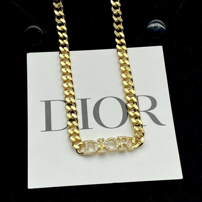 Conjunto de collar, pulsera y anillo con diseño de paloma