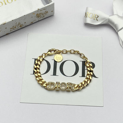 Conjunto de collar, pulsera y anillo con diseño de paloma