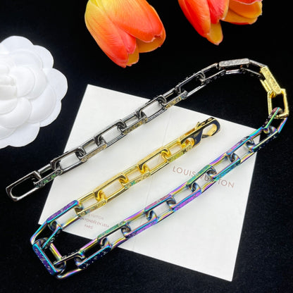 Bracciale e collana con design “Laser Love”
