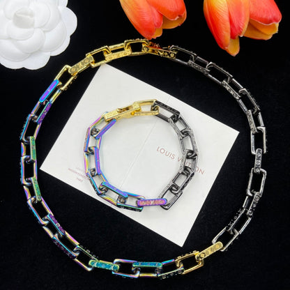 Bracciale e collana con design “Laser Love”