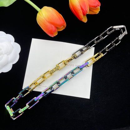 Bracciale e collana con design “Laser Love”