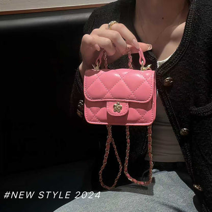 Joli sac à main de couleur fille qui ne contient rien