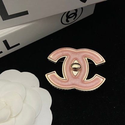 Set de 4 diseños CC Pink Girl (Pendientes 1 y 2 + Broche + Collar)