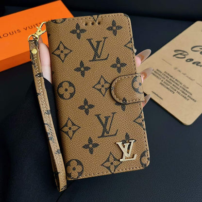 Traditional Phone Case With Purse Design