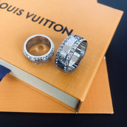Anillo de diamante con monograma