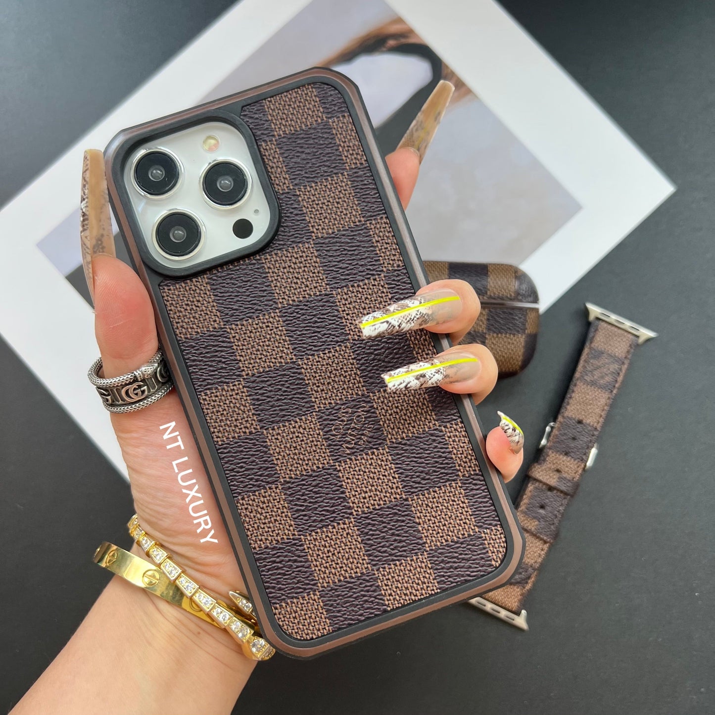 Traditional Touch Airpods Case (Brown)