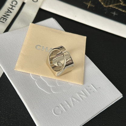 Anello aperto con stella smaltata
