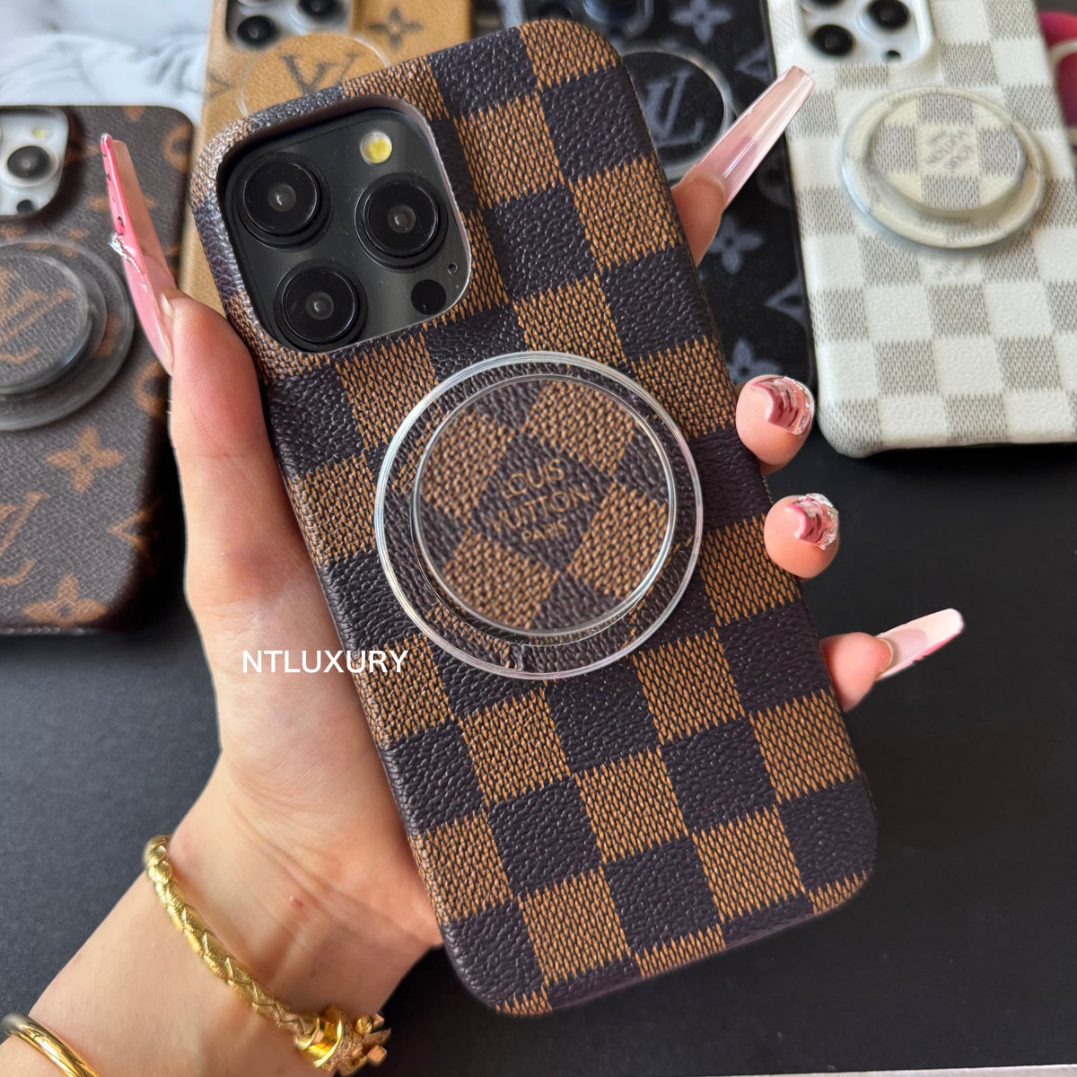 Traditional Love Phone Case with MagSafe Holder For iPhone (Brown Latticed)