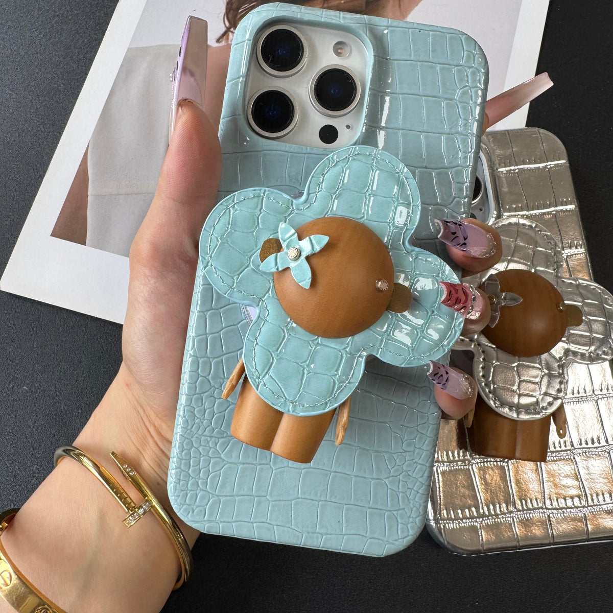 Diseño láser Vivian para iPhone con soporte MagSafe