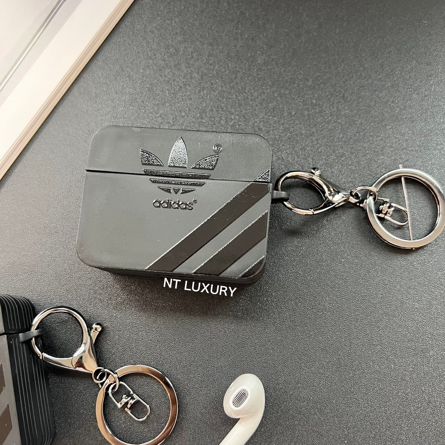 Black Trendy Airpods Case ( Leaf )