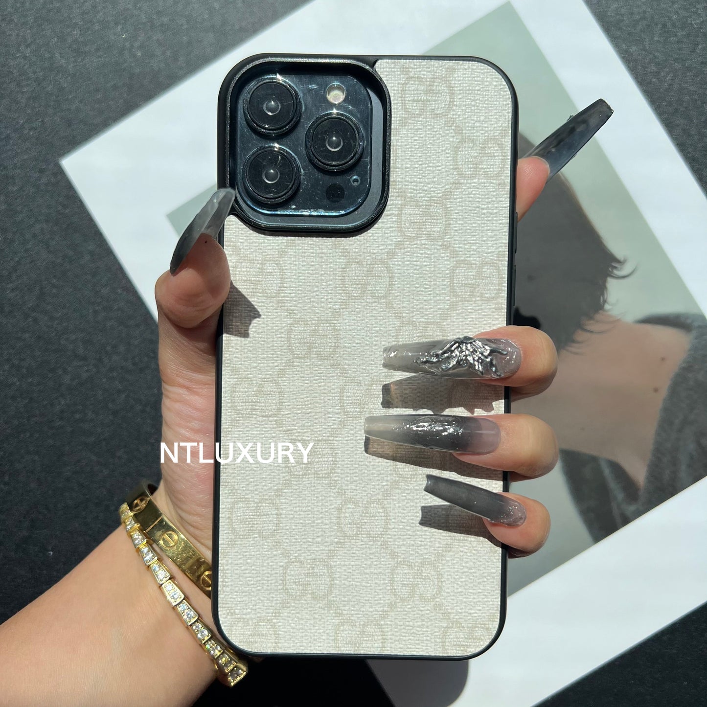 Traditional Love Phone Case (White G)