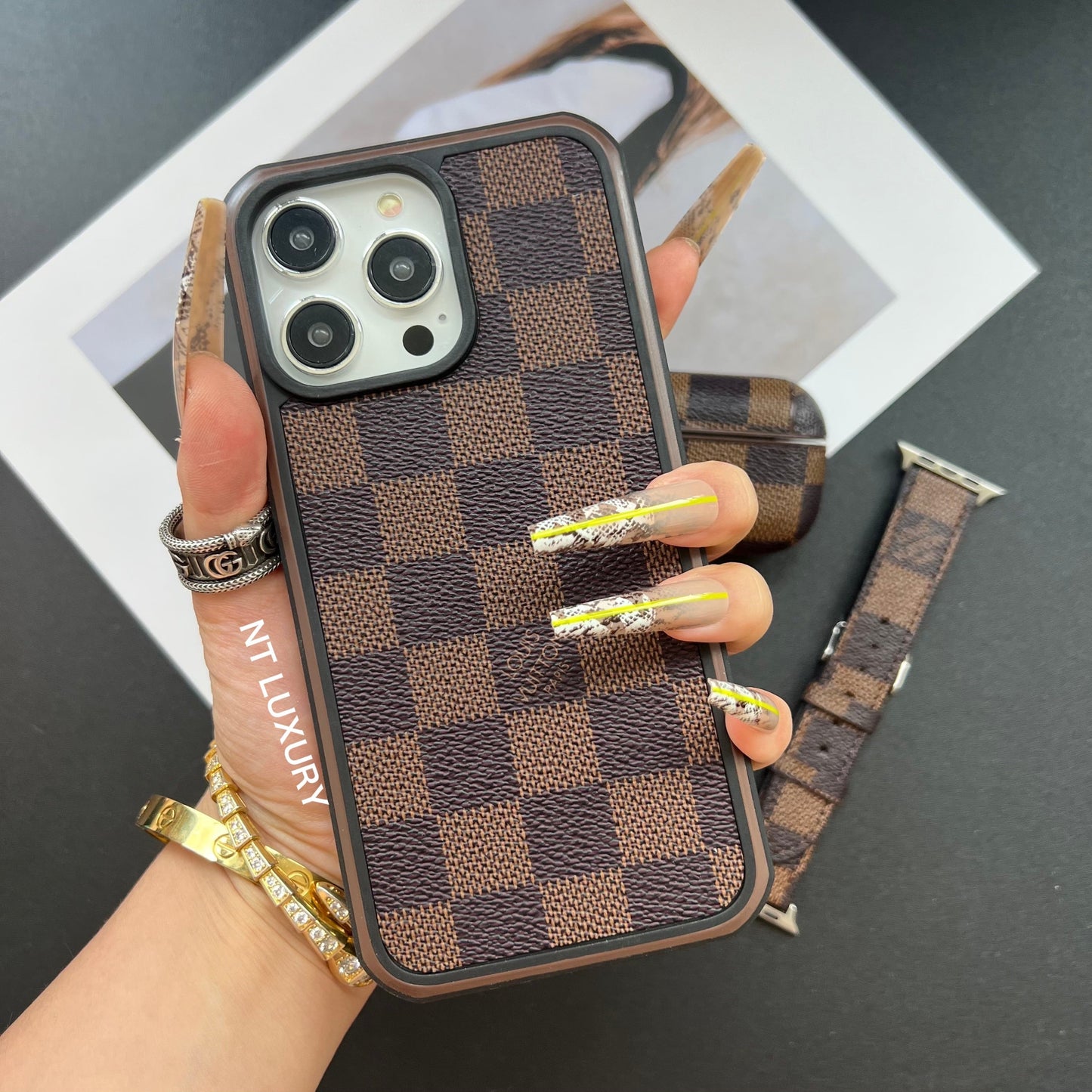 Traditional Touch Airpods Case (Brown)