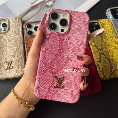 Funda de teléfono con estampado de piel de serpiente y diseño de corazón para iPhone