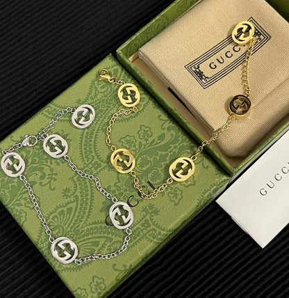 Modisches Armband mit dem Buchstaben G