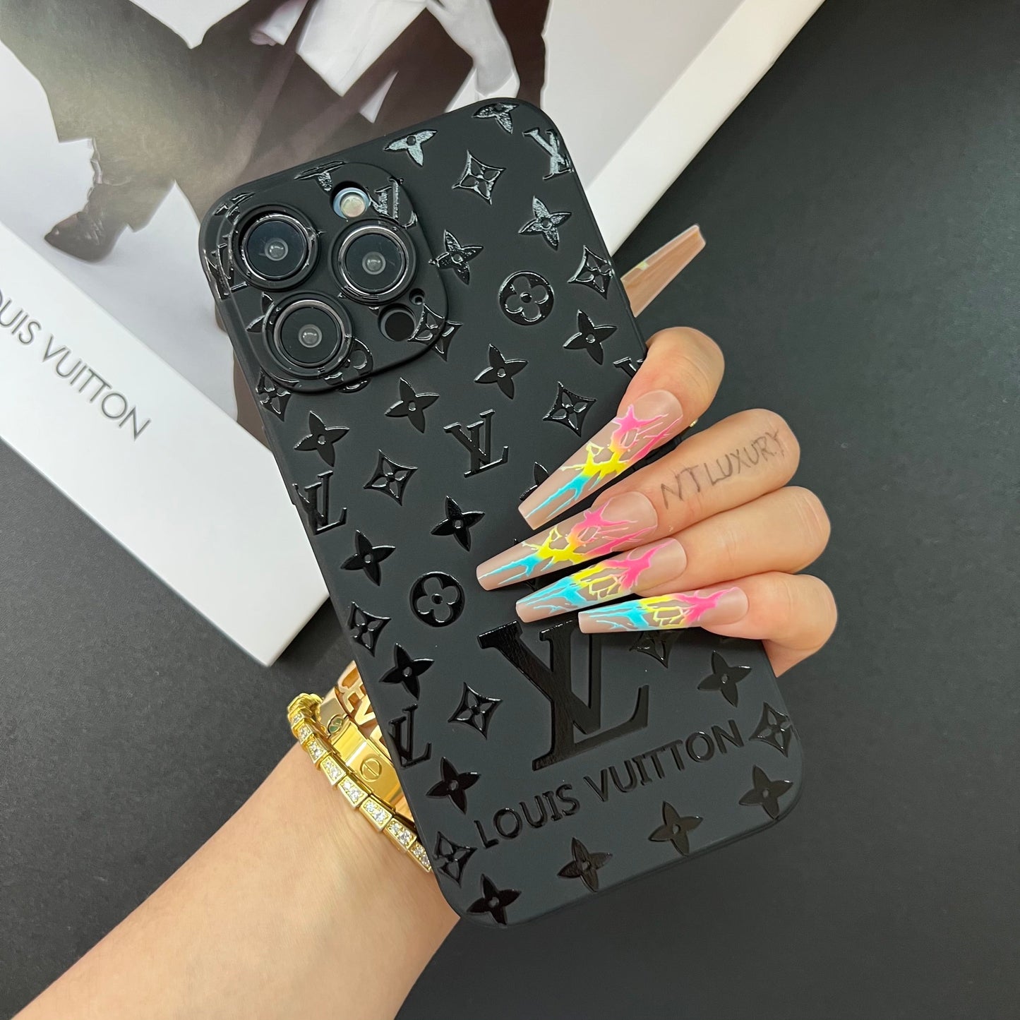 Black Trendy Phone Case ( Down Love)