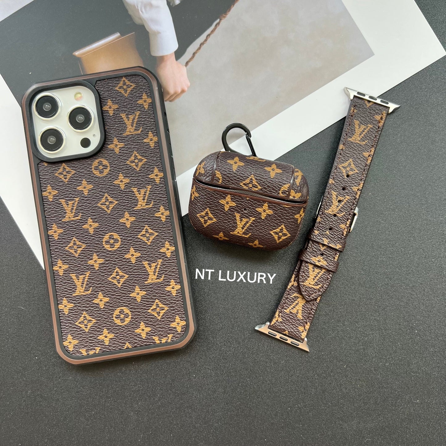 Traditional Touch Airpods Case (Small Love)