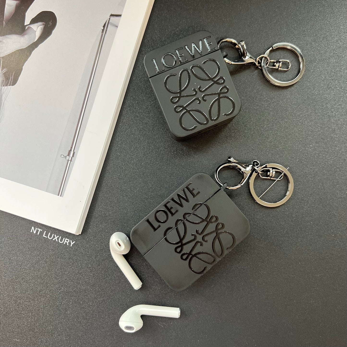 Black Trendy Airpods Case ( L )
