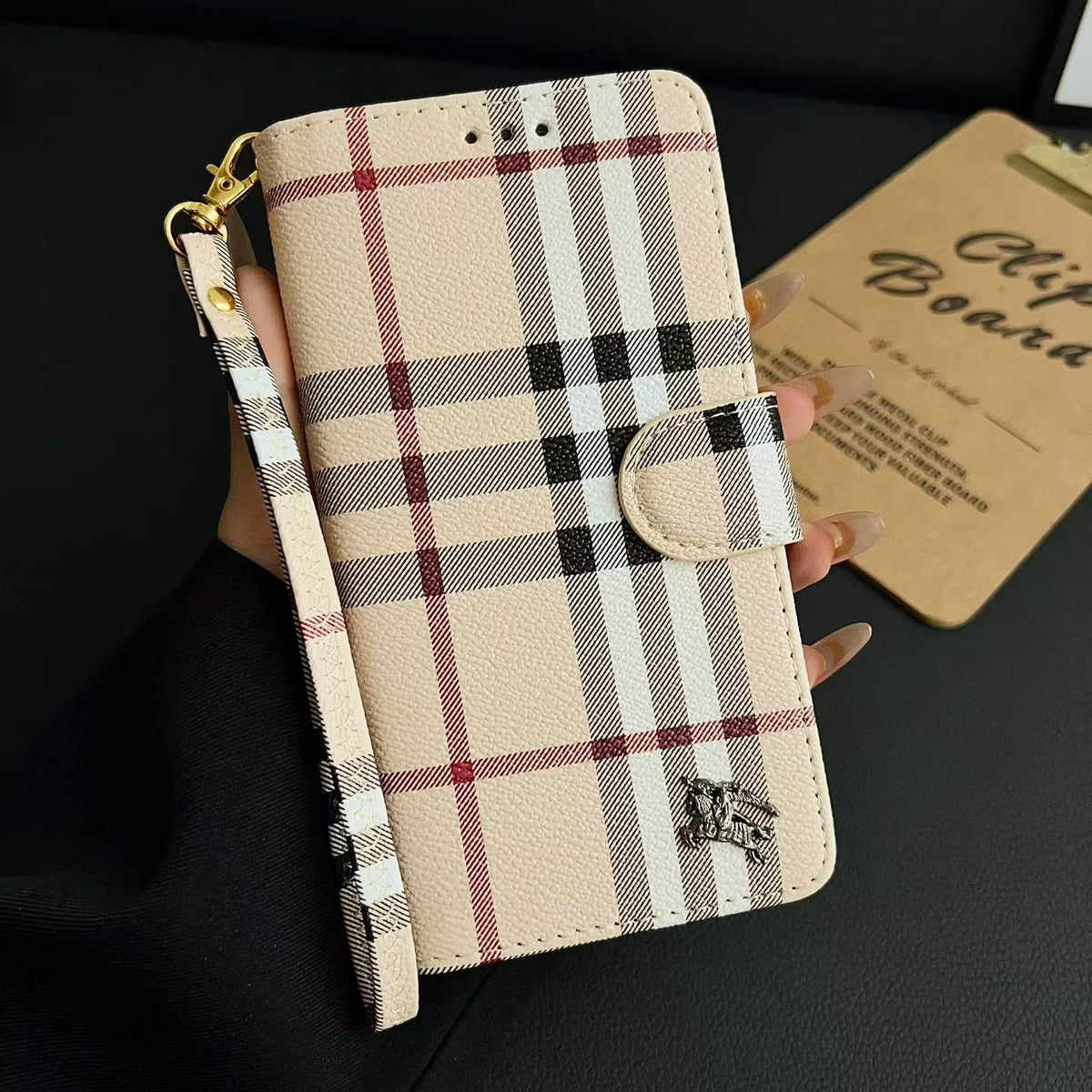 Traditional Phone Case With Purse Design