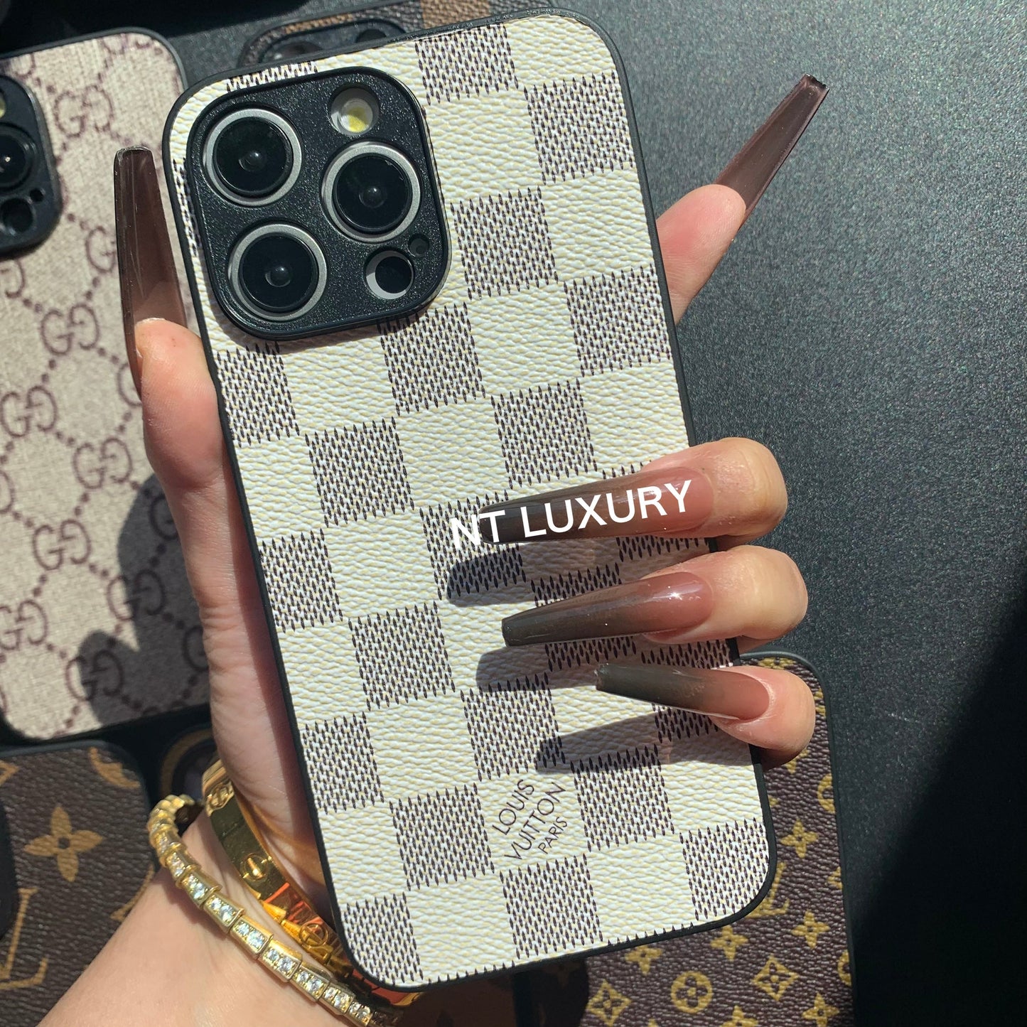 Traditional Phone Case with Camera Protection (White Latticed)