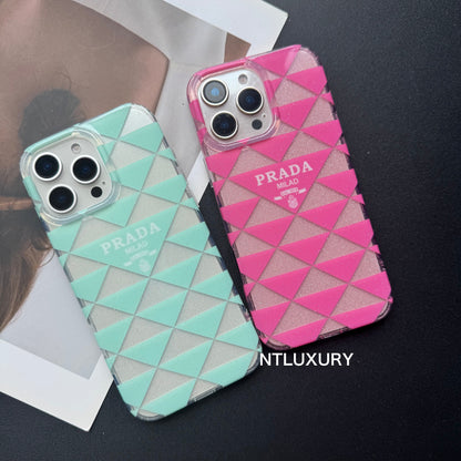 Funda para teléfono con bonito diseño de triángulos