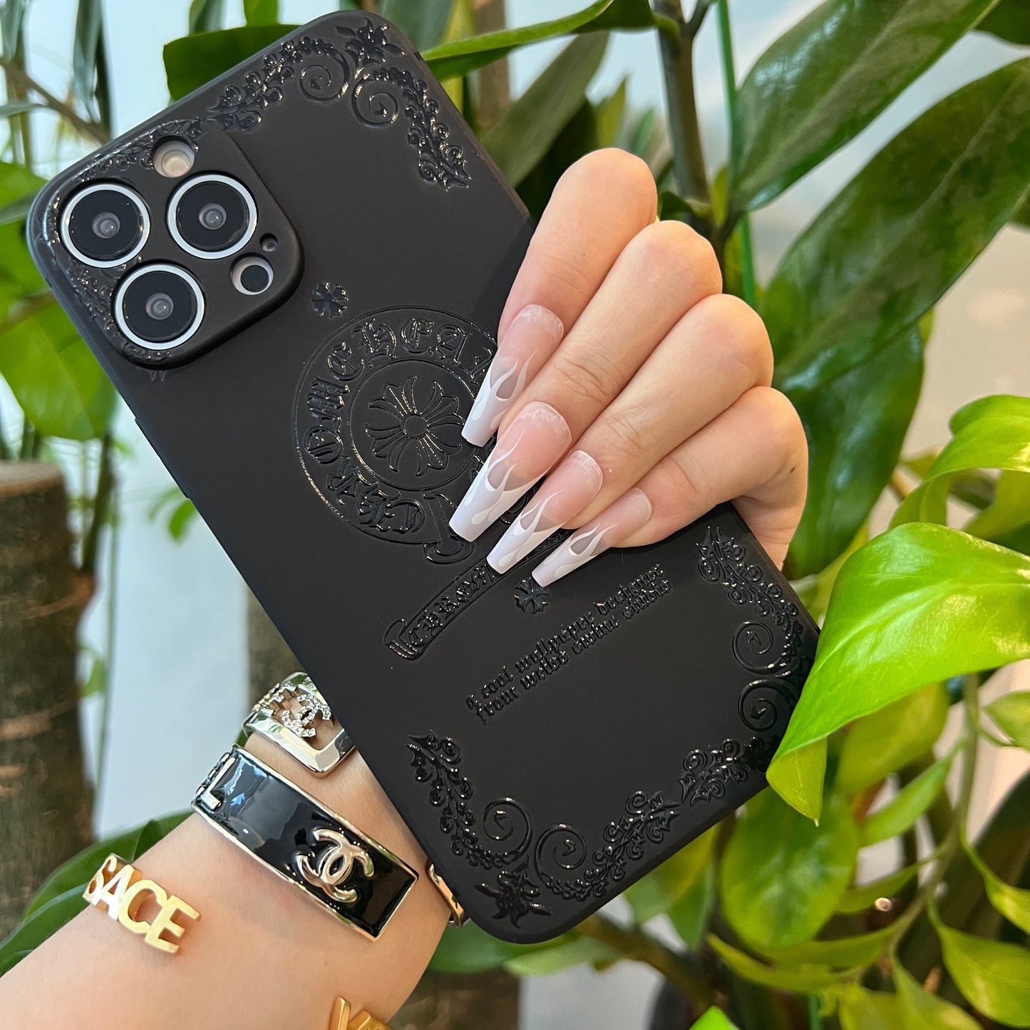 Black Trendy Phone Case ( Middle Heart)