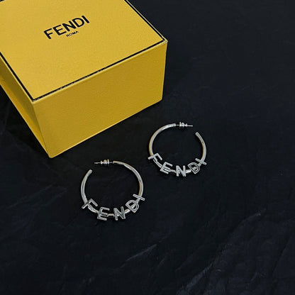 Pendientes de medio círculo