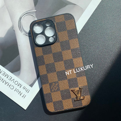 Custodia tradizionale per telefono con protezione della fotocamera (a reticolo marrone)